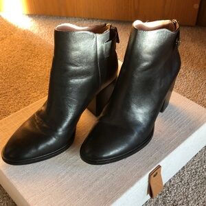 Louise et Cie black leather ankle boots back zip snap strap w logo 7.5